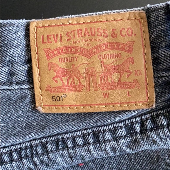 Black vintage levi jean shorts - Picture 3 of 4